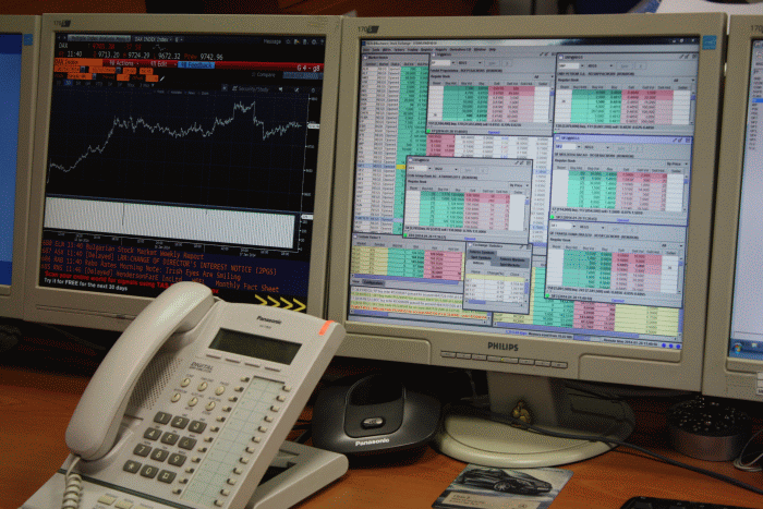 FTSE 100, CAC 40 şi DAX au deschis în scădere