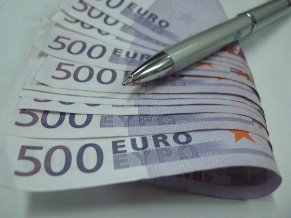 Deficitul comercial urcă la 7,9 miliarde de euro 