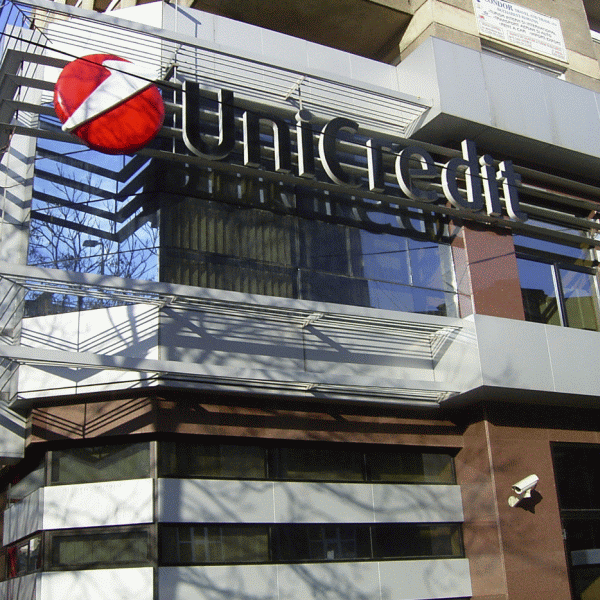 "UniCredit" vinde "Pioneer" pe 3,6 miliarde euro