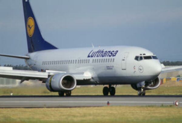 Managementul şi piloţii Lufthansa au decis să recurgă la mediere în disputa salarială