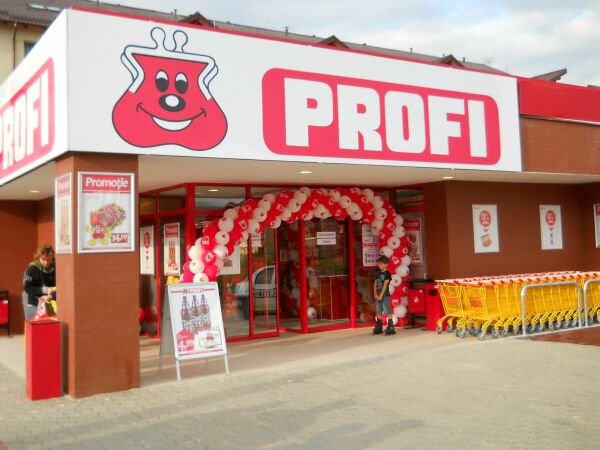 "Profi" a inaugurat trei magazine şi a devenit cea mai extinsă reţea de retail din ţară