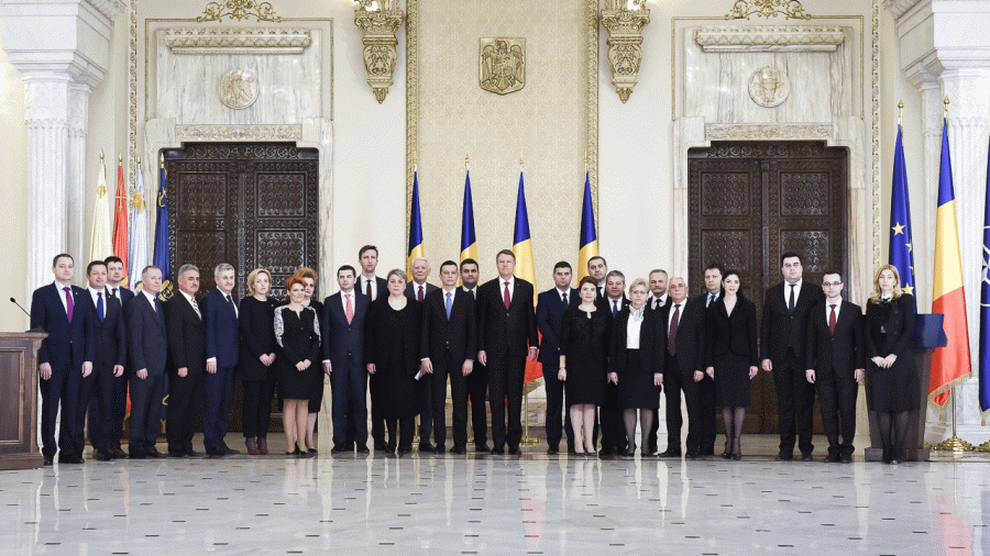 Klaus Iohannis, împreună cu miniştrii Cabinetului Grindeanu (Sursa foto: Presidency.ro)