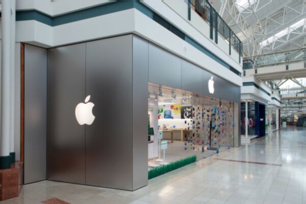 "Apple" a înregistrat vânzări-record în ultima zi a lui 2016