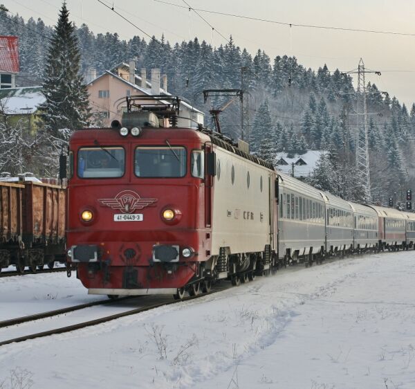 CFR Călători a anulat astăzi cinci trenuri pe trei rute, nefiind linii închise ori trenuri blocate