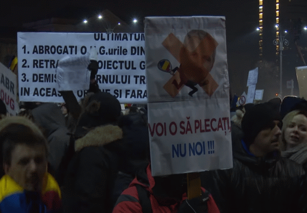 Protest în Piaţa Victoriei (Sursa foto: captură Youtube)