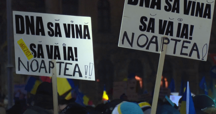 Protest în Piaţa Victoriei (Sursa foto: captură Youtube)