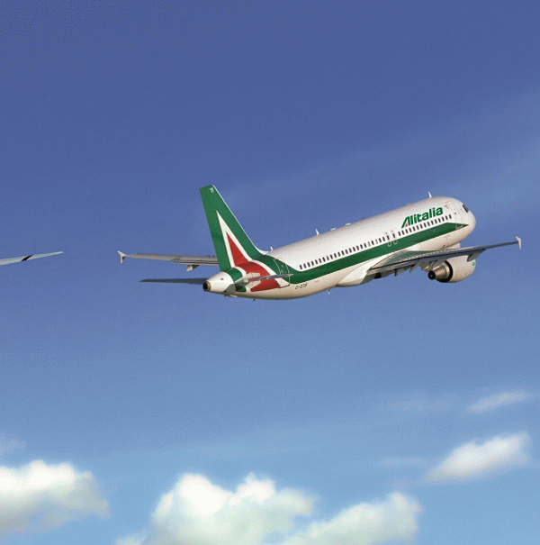 "Alitalia" reduce mii de posturi şi salariile piloţilor