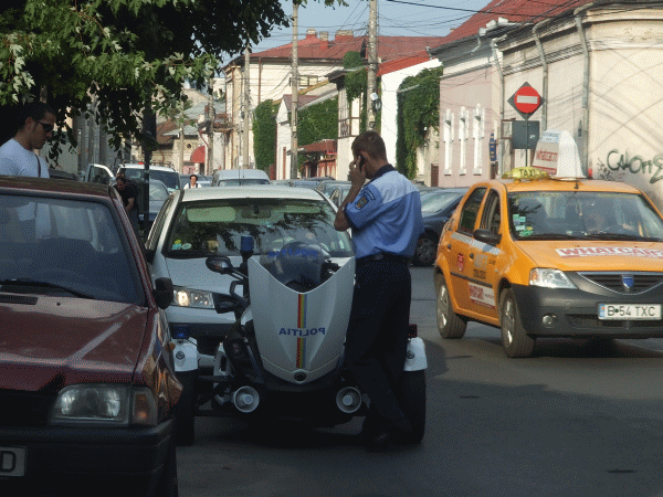 Doisprezece şoferi prinşi conducând cu viteză de peste 180 km/h 