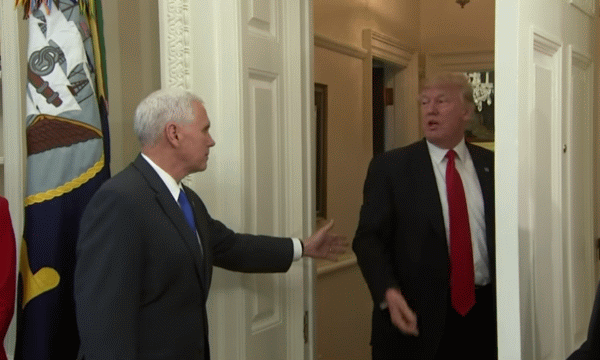 Donald Trump, plecând fără a semna ordinele executive (Sursa foto: captură Youtube)