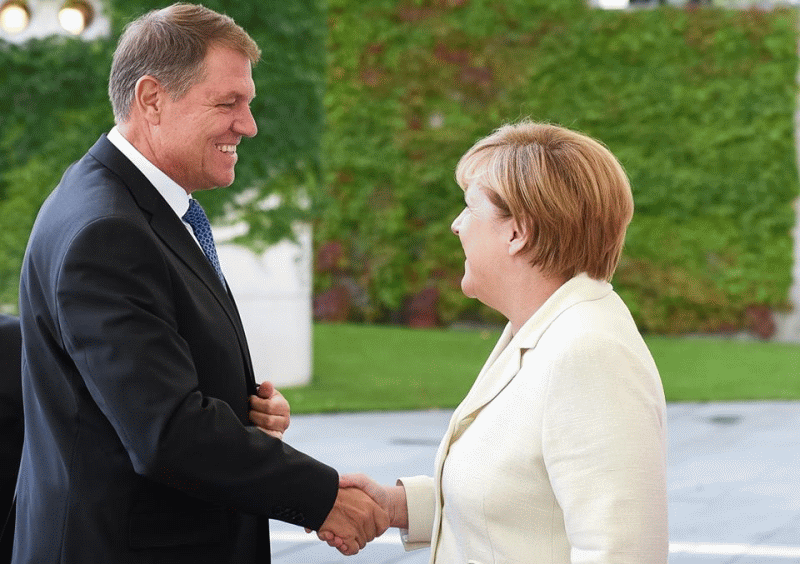 Klaus Iohannis şi Angela Merkel (Sursa foto: Facebook)