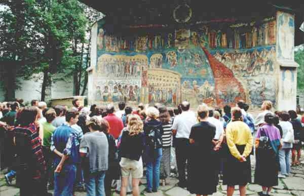 Turiştii nerezidenţi sosiţi în România în trimestrul I au cheltuit în medie 2.311 lei/persoană