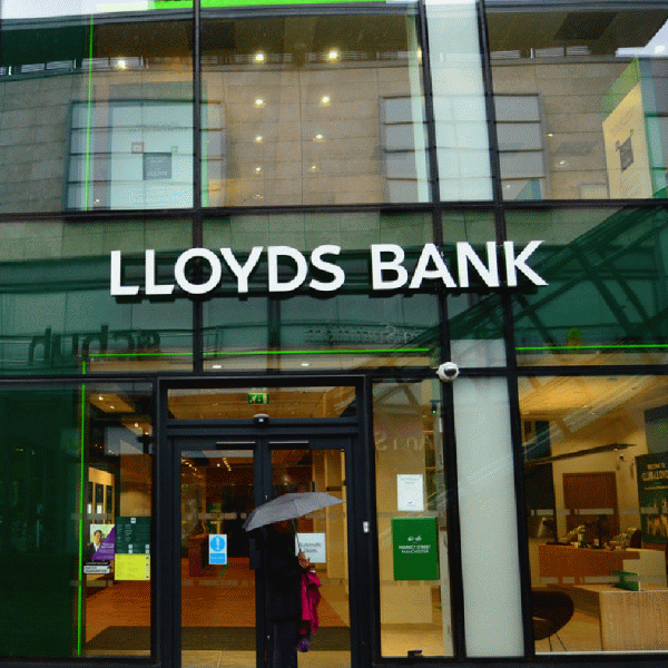 "Lloyds Banking" nu a reuşit să despăgubească în termen victimele schemei frauduloase HBOS