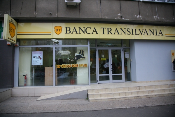 Cardurile şi bancomatele Băncii Transilvania nu vor funcţiona în noaptea de sâmbătă spre duminică