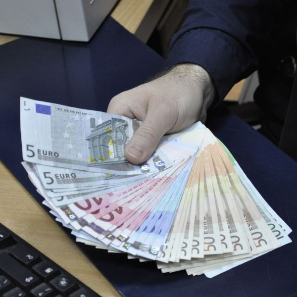 Miniştrii europeni de Finanţe vor o abordare comună pentru soluţionarea problemei creditelor bancare neperformante