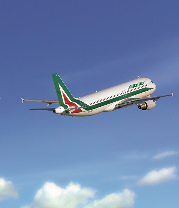 Italia ia în calcul preluarea unei deţineri la "Alitalia"