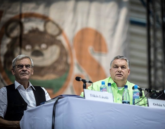 Viktor Orban (dreapta) alături de Laszlo Tokes (stânga), la Băile Tuşnad (Sursa foto: Facebook)