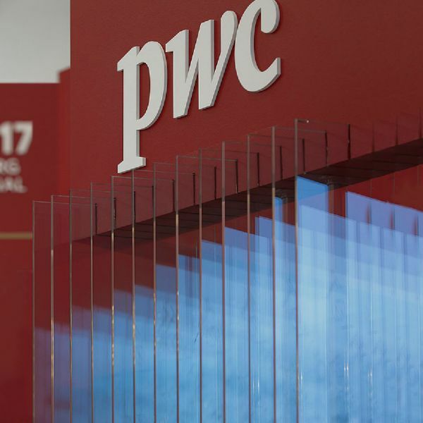 KPMG şi PwC au primit amenzi de milioane de lire sterline