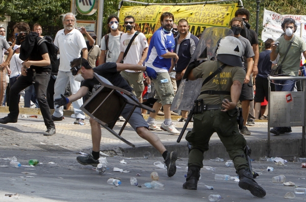 Sute de oameni protestează faţă de militanţii de extremă-dreapta la Boston