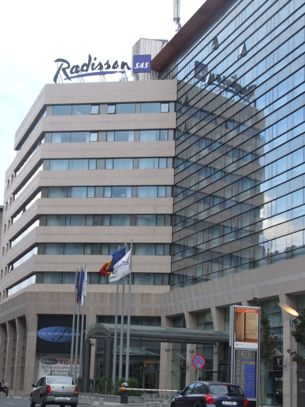  Deţinătorii complexului Radisson Bucureşti au semnat o scrisoare de intenţie pentru a-l vinde cu 177,5 mil. euro