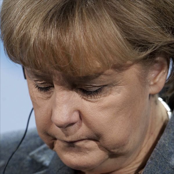 Merkel, vizată de peste 1.000 de plângeri pentru înaltă trădare 