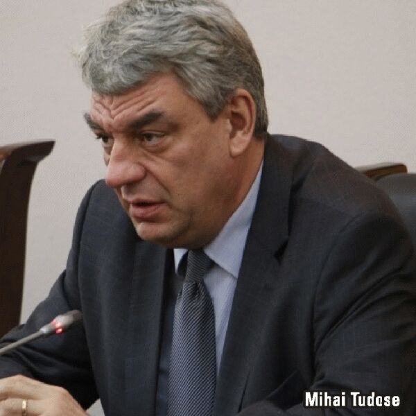 Mihai Tudose discută, la sediul MApN, despre înzestrarea Armatei şi Institutul Cantacuzino 