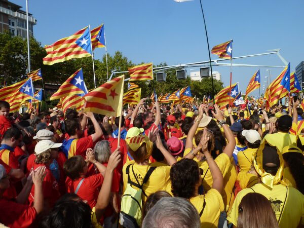 Incidente şi răniţi la referendumul din Catalonia