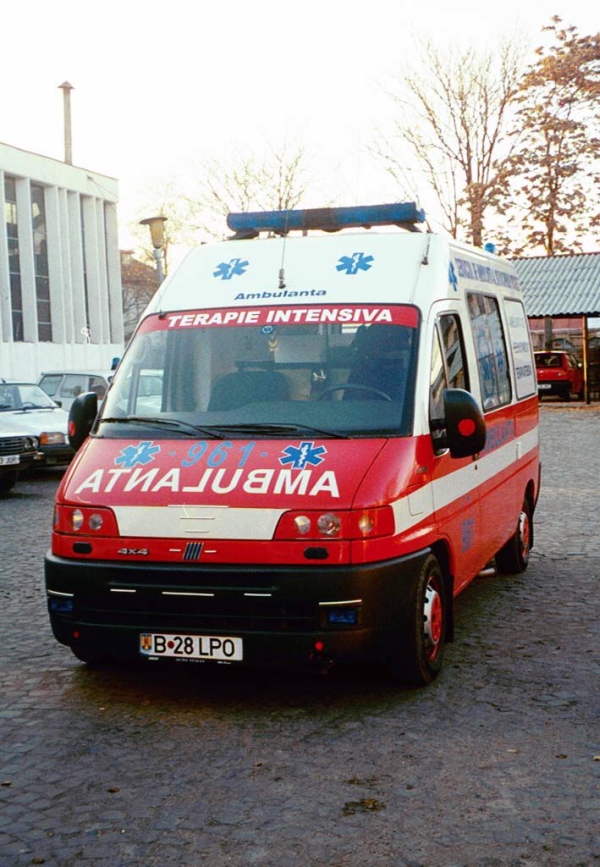 Sindicaliştii de la Ambulanţă pichetează astăzi sediile ministerelor Muncii şi Sănătăţii