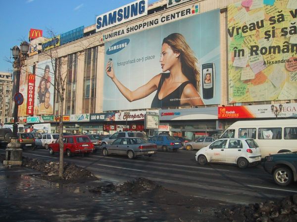 Unirea Shopping Center spune că firma rudelor lui Carmen Palade i-a solicitat plata a 6 milioane de euro