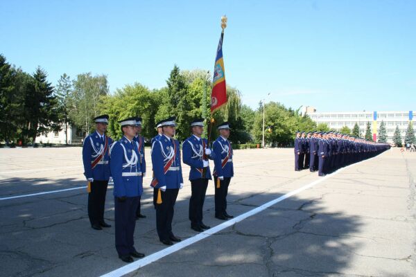 MAI scoate la concurs peste 2.800 de locuri în şcolile de agenţi şi de subofiţeri