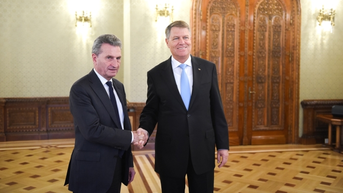 Gunther Oettinger, primit la Palatul Cotroceni de preşedintele Iohannis (Sursa foto: Administraţia Prezidenţială)