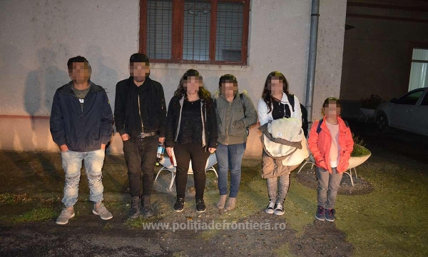 Migranţi opriţi la frontiera cu Ungaria (Sursa foto: Poliţia de Frontieră)