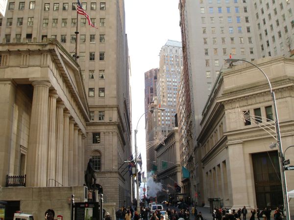 Wall Street a deschis în scădere