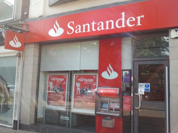 Santander discută preluarea activelor din Polonia ale Deutsche Bank