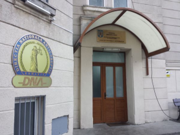 Legea 304/2004 privind organizarea judiciară, raport de admitere în comisia specială