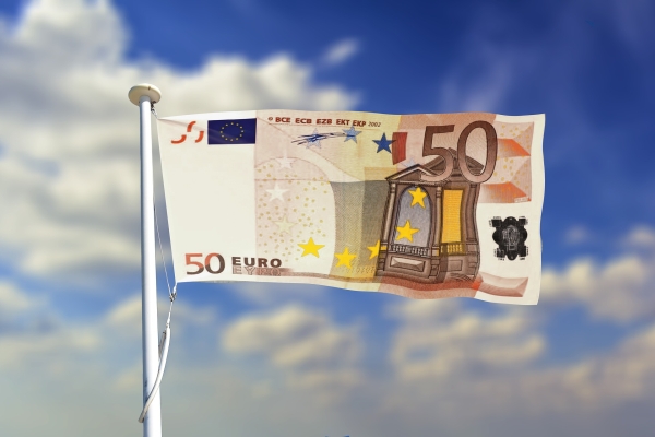 Euro s-a depreciat la 4,621 lei