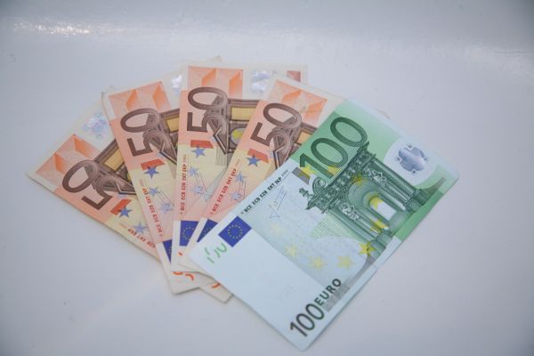 Guvernul elveţian roagă populaţia să-l lase să perceapă taxe