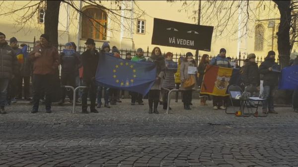 Protest cu motto-ul "Ce-ţi doresc eu ţie, dulce Românie", în faţa sediului PSD din Sibiu