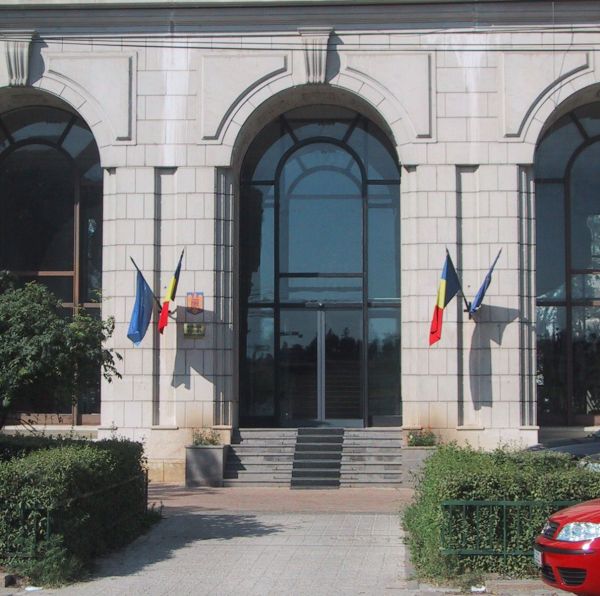 Ministerul Finanţelor Publice (MFP) a planificat împrumuturi de la băncile comerciale de 4,4 miliarde de lei în ianuarie 2018, din care 3,6 miliarde de lei prin licitaţii de obligaţiuni de stat şi 800 de milioane de lei printr-o emisiune de certificate de trezorerie cu discount.