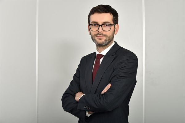 Andrei Văcaru, Associate Director, Capital Markets JLL Romania