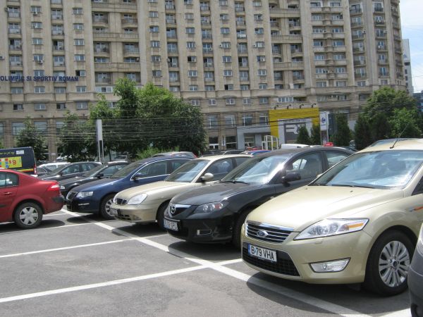 Parcul auto naţional a crescut cu aproape 9% în 2017 şi a depăşit 7,63 de milioane de autovehicule