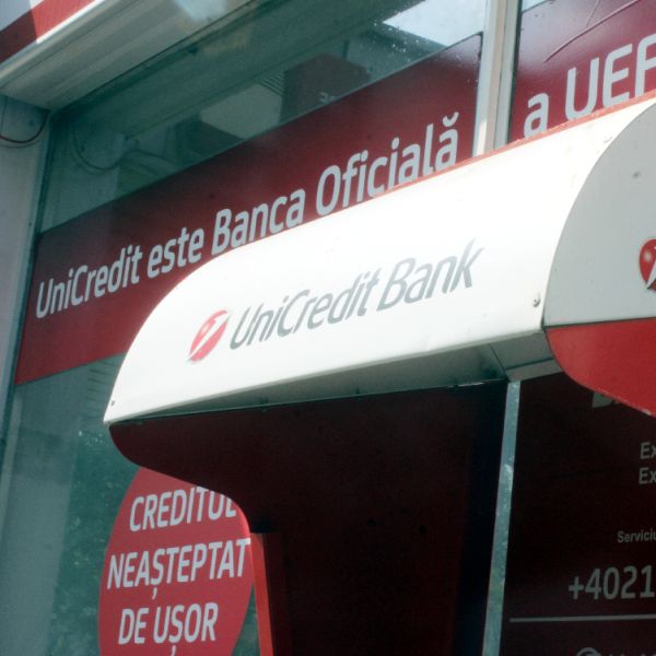 UniCredit a finalizat vânzarea unui portofoliu masiv de credite neperformante