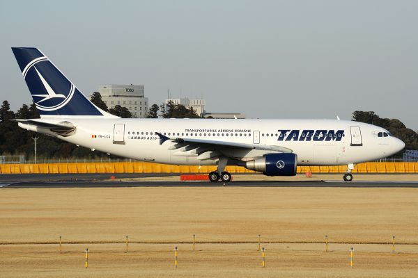 Tarom vrea să vândă două aeronave Airbus A310 către Armenia Airway's