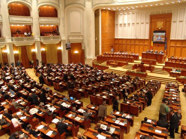 Parlamentul a aprobat înfiinţarea comisiei parlamentare de anchetă a SPP-ului