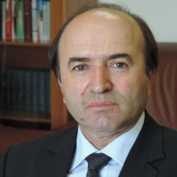 Tudorel Toader anunţă că s-a întâlnit cu viceambasadorul britanic Adam Sambrook