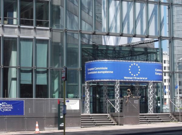 Comisia Europeană propune majorarea ajutoarelor de stat pentru fermieri până la 25.000 de euro