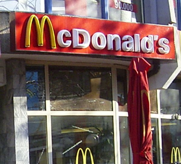 McDonald's plănuieşte să deschidă noi restaurante şi cafenele în ţara noastră