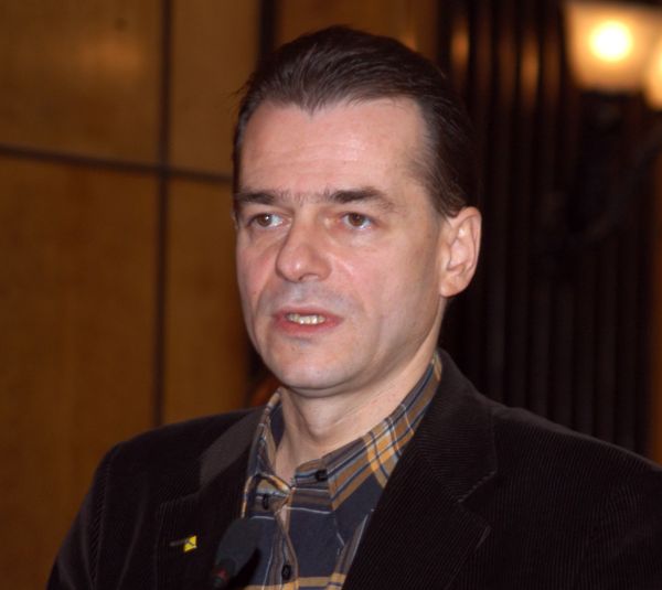 În opinina preşedintelui PNL, Ludovic Orban, Congresul de sâmbătă al PSD nu a fost unul al unui partid democratic, şi consideră că noul slogan al social-democraţilor este "Bagă-i în dubă" sau "Vine duba".