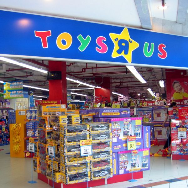 Reuters: Toys "R" Us se pregăteşte de lichidare