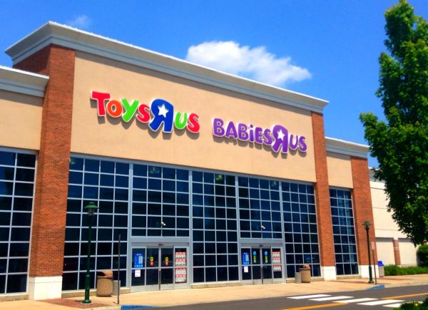 Toys "R" Us a solicitat închiderea operaţiunilor din SUA