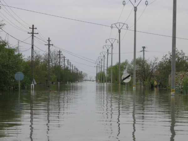 Peste 30 de localităţi din 14 judeţe au fost afectate de inundaţii